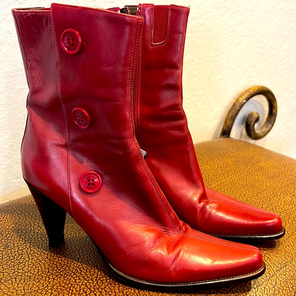 Donald J Pliner Italian made Classic Burgundy Leather Dress Lady’s Heels Boot!